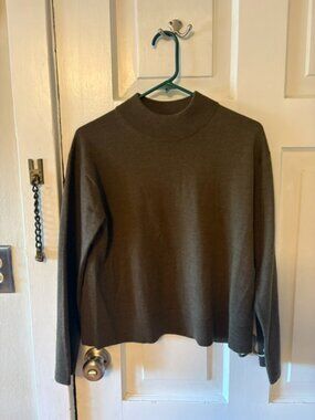 Banana Republic brown mock neck 100% merino wool sweater